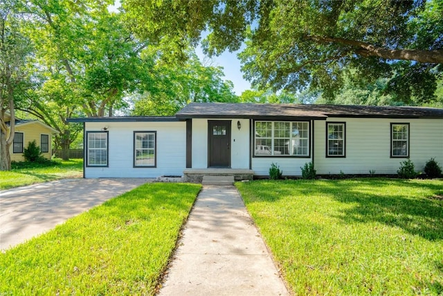 908 Kent St, Taylor, TX 76574 - single story home with a front lawn