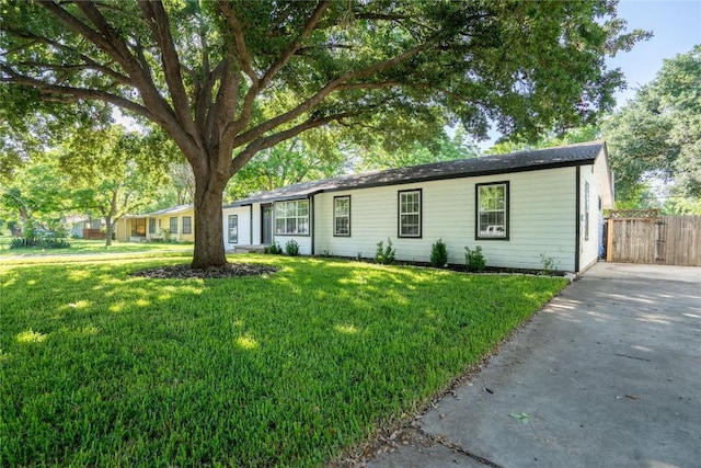 908 Kent St, Taylor, TX 76574 - view of ranch-style house