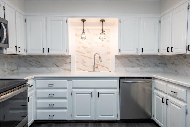 908 Kent St, Taylor, TX 76574 - kitchen featuring stainless steel appliances, white cabinetry, backsplash, and light countertops
