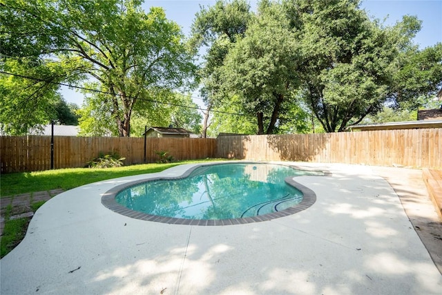 908 Kent St, Taylor, TX 76574 - view of pool featuring a fenced backyard and a patio
