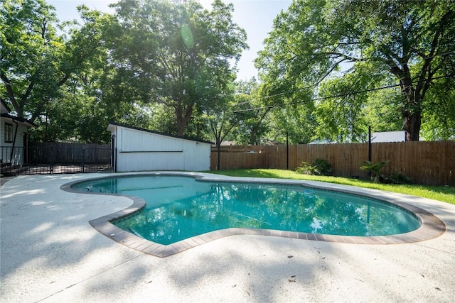 908 Kent St, Taylor, TX 76574 - view of pool with a fenced backyard and a patio