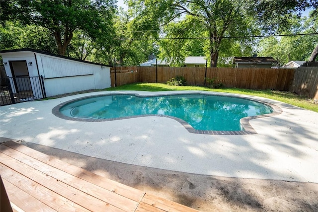 908 Kent St, Taylor, TX 76574 - view of pool featuring a fenced backyard and a patio