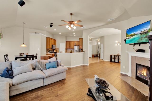 1040 Kensington Castle Trl, Pflugerville, TX 78660 - photo 10