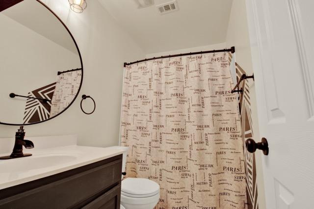 1040 Kensington Castle Trl, Pflugerville, TX 78660 - full bath with vanity and a shower with shower curtain