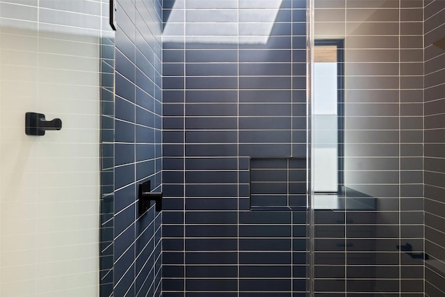 1604 Barclay Dr, Austin, TX 78746 - bathroom with a tile shower