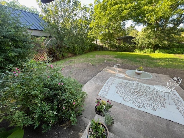 view of yard with a patio