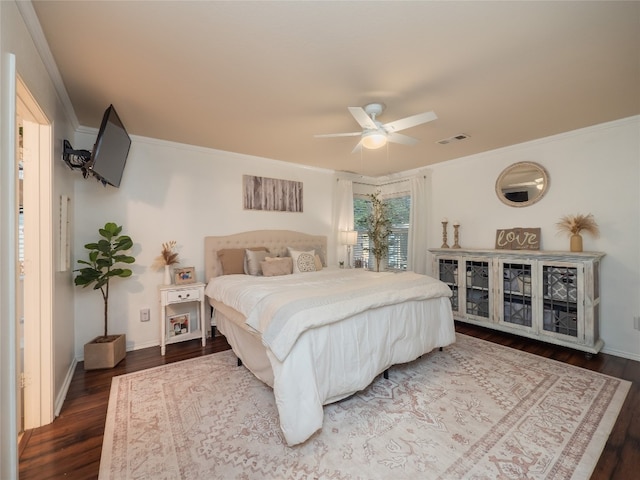 107 Wisteria Way, San Marcos, TX 78666 - bedroom with wood finished floors, crown molding, baseboards, and ceiling fan