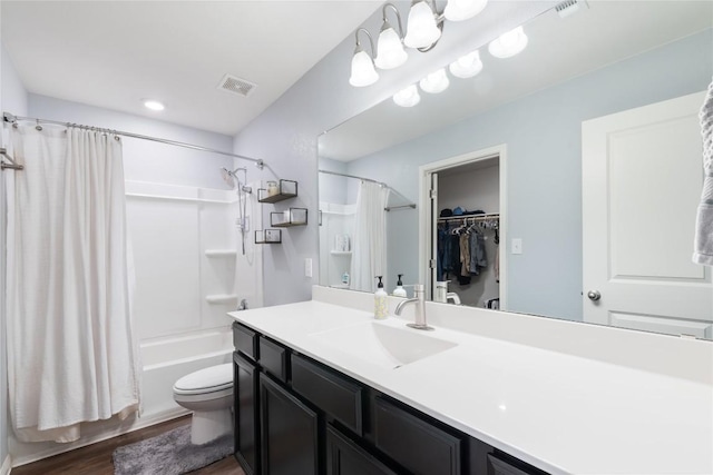 204 Peony Ln, Jarrell, TX 76537 - bathroom featuring wood finished floors, vanity, shower / bath combo with shower curtain, toilet, and a spacious closet