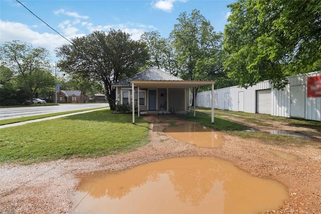 300 Bishop St, Smithville, TX 78957 - view of front of property featuring a front yard and covered porch