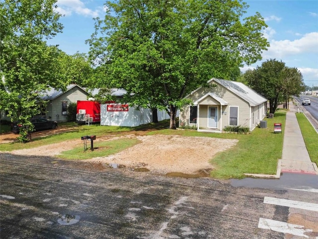 300 Bishop St, Smithville, TX 78957 - view of front of property with cooling unit and a front lawn