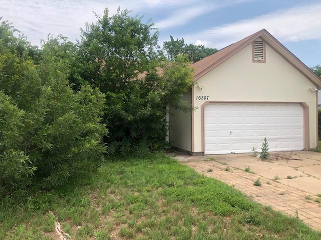 view of detached garage