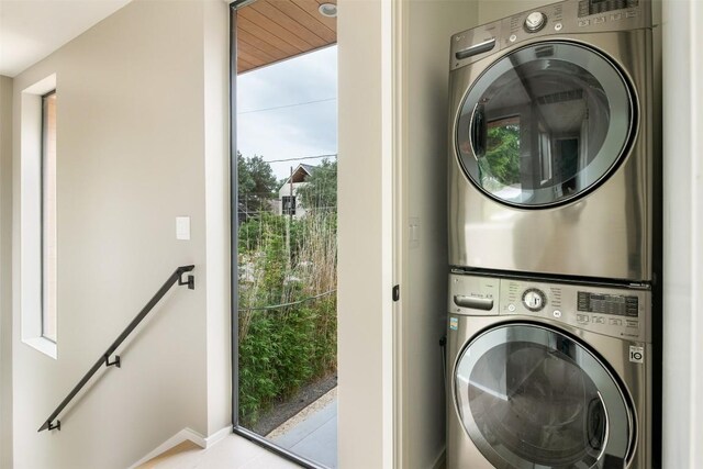 404 W Milton St, Austin, TX 78704 - laundry room featuring stacked washer / drying machine, baseboards, and light tile patterned floors