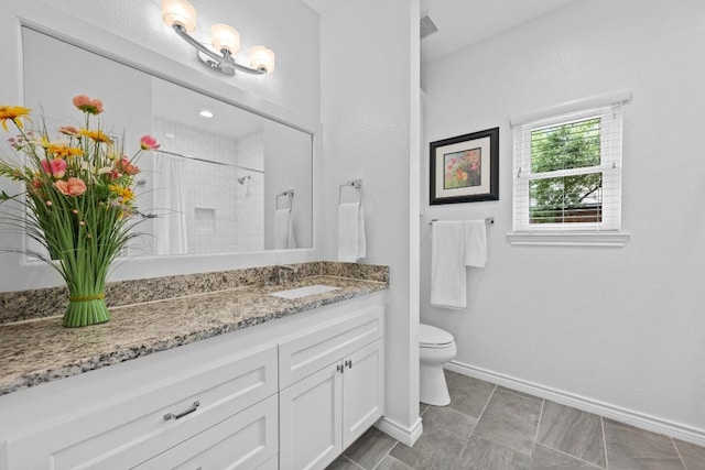 906 Texas Trl, Austin, TX 78737 - full bathroom featuring vanity, toilet, baseboards, and a shower with curtain
