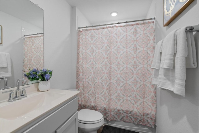 full bathroom featuring toilet, vanity, and shower / bath combo