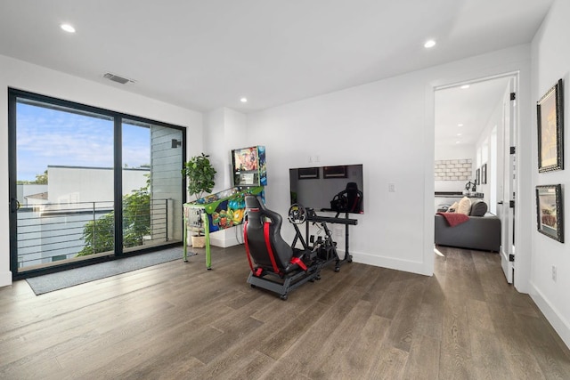 2800 Del Curto Rd Unit 9, Austin, TX 78704 - rec room featuring wood finished floors, recessed lighting, and baseboards