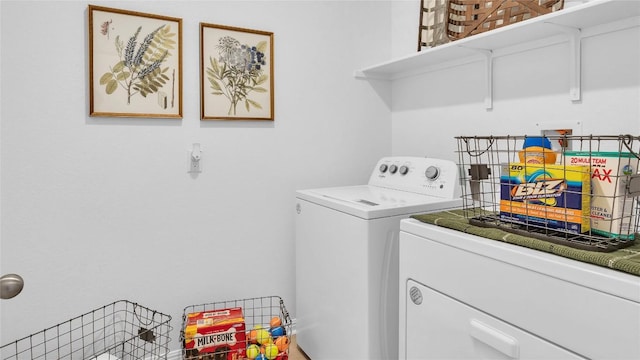 194 Inks Ln, Kyle, TX 78640 - laundry room featuring washing machine and clothes dryer
