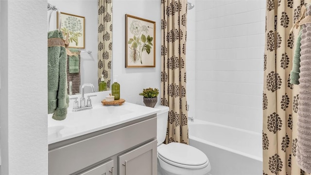 194 Inks Ln, Kyle, TX 78640 - full bath with toilet, vanity, and shower / tub combo with curtain