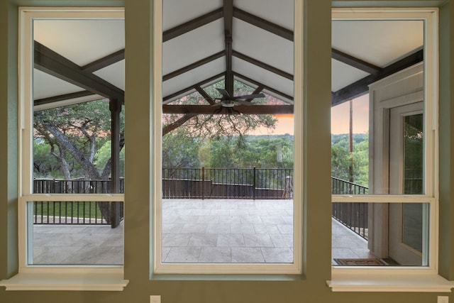 doorway featuring ceiling fan