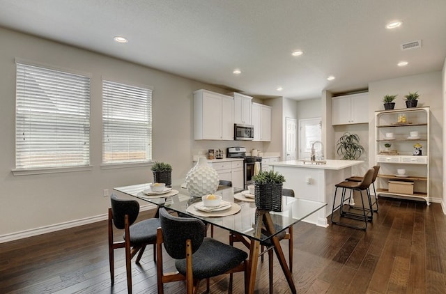 532 Emory Crossing Blvd, Hutto, TX 78634 - dining area featuring baseboards, dark wood-style flooring, and recessed lighting