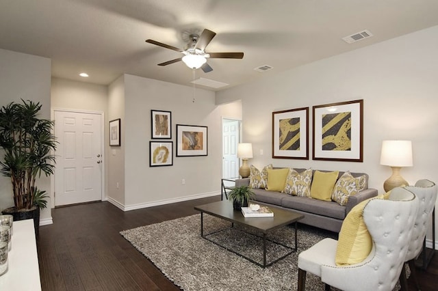 532 Emory Crossing Blvd, Hutto, TX 78634 - living area featuring a ceiling fan, dark wood-style flooring, baseboards, and recessed lighting
