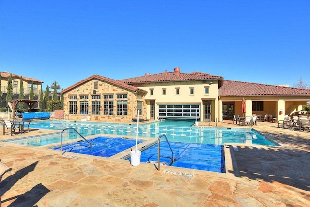 102 Bella Toscana Ave Unit 1306, Lakeway, TX 78734 - community pool with a patio and a community hot tub