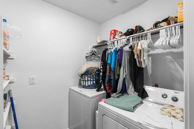 112 Montego St, Hutto, TX 78634 - laundry room featuring independent washer and dryer