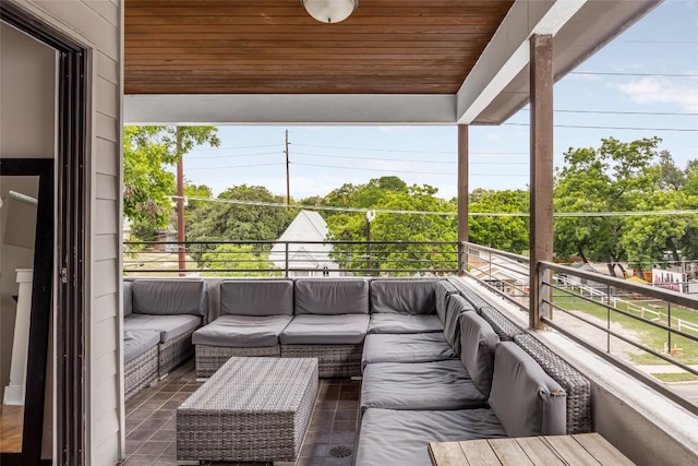 1103 12th St E, Austin, TX 78702 - balcony with outdoor lounge area