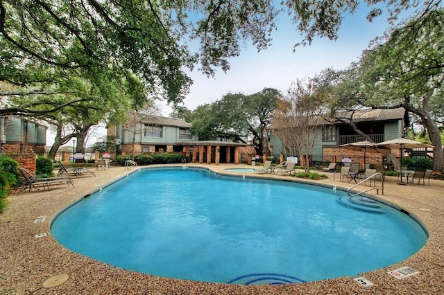 7122 Woodhollow Dr Unit 105, Austin, TX 78731 - community pool with a patio area and a community hot tub