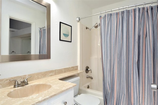 7122 Woodhollow Dr Unit 105, Austin, TX 78731 - bathroom featuring vanity and shower / tub combo with curtain
