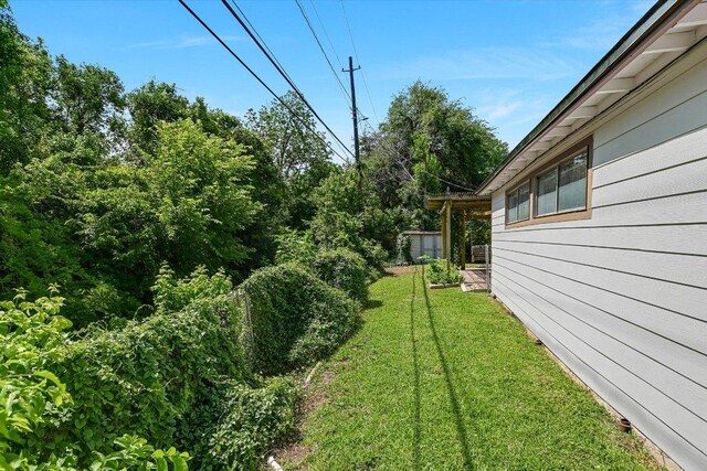 6009 Belfast Dr, Austin, TX 78723 - view of grassy yard