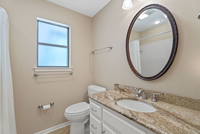 10109 Vaquero Trl, Austin, TX 78759 - bathroom featuring vanity, toilet, baseboards, tile patterned floors, and a shower with curtain