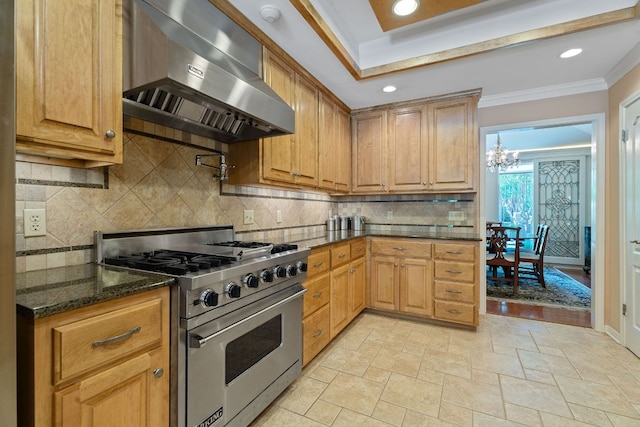 10109 Vaquero Trl, Austin, TX 78759 - kitchen featuring high end stainless steel range, wall chimney range hood, a chandelier, crown molding, and backsplash