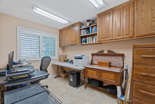 10109 Vaquero Trl, Austin, TX 78759 - home office with baseboards