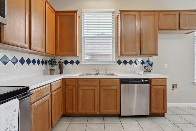 8400 Fern Bluff Ave, Round Rock, TX 78681 - kitchen with stainless steel appliances, a sink, decorative backsplash, and light countertops