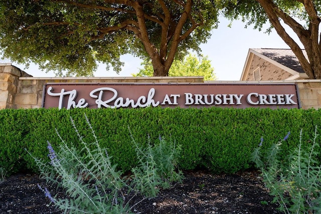 view of community / neighborhood sign