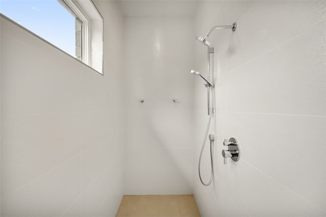 302 Bent Tree Ct, West Lake Hills, TX 78746 - bathroom with tiled shower