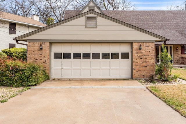 2821 Creek Side Dr, Temple, TX 76502 - garage with driveway