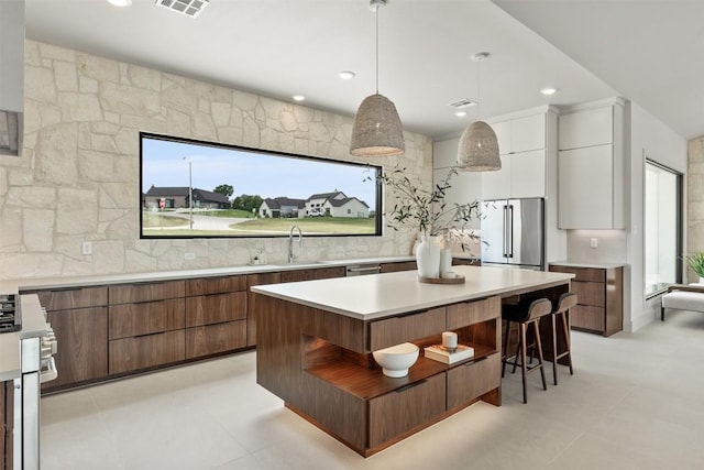 298 Glenview Cir, Belton, TX 76513 - kitchen featuring high quality appliances, modern cabinets, a kitchen breakfast bar, a kitchen island, and light countertops