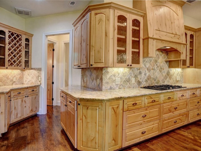123 County Rd, Paige, TX 78659 - kitchen with black gas stovetop, light brown cabinetry, dark wood finished floors, and backsplash