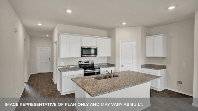 kitchen with appliances with stainless steel finishes, a sink, dark wood-style flooring, baseboards, and recessed lighting