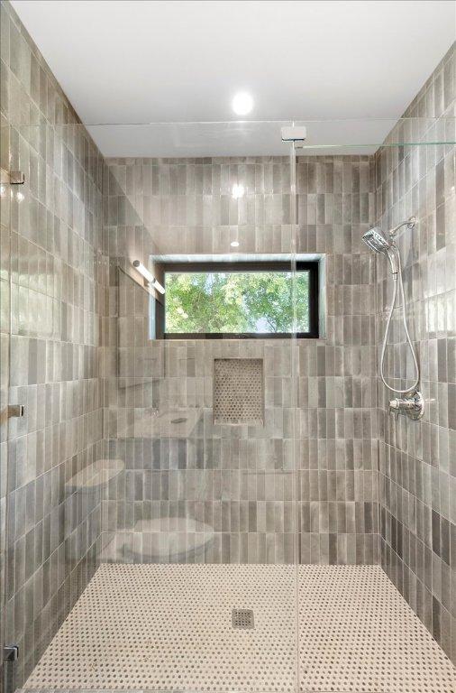 2625 Exposition Blvd, Austin, TX 78703 - full bathroom with a tile shower