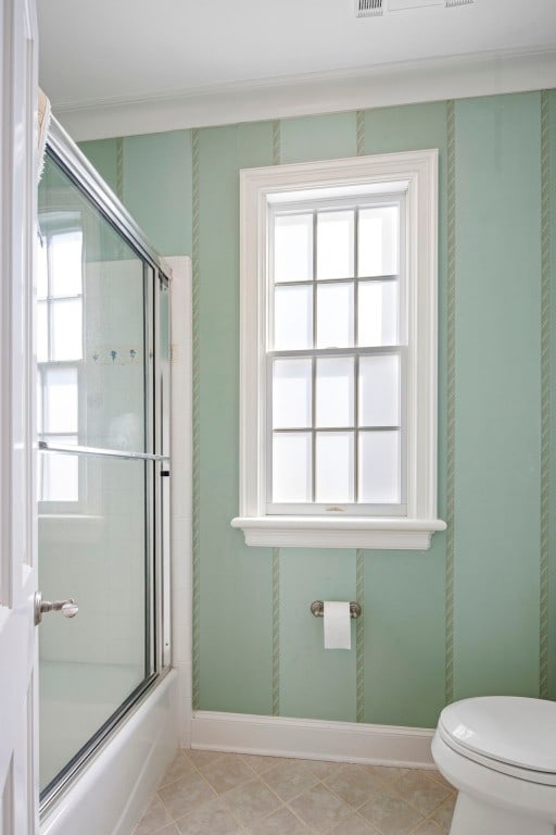124 Florentine, Horseshoe Bay, TX 78657 - full bathroom featuring toilet, baseboards, and combined bath / shower with glass door
