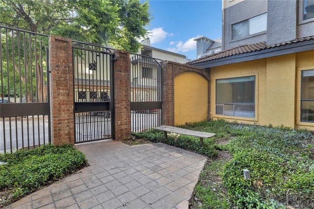 806 W 24th St Unit 114, Austin, TX 78705 - gate featuring fence
