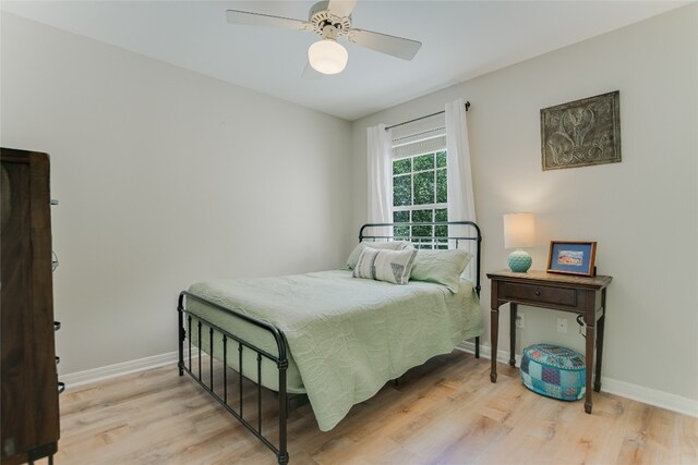 108 Tumbleweed Trl, Austin, TX 78733 - bedroom featuring wood finished floors, baseboards, and ceiling fan