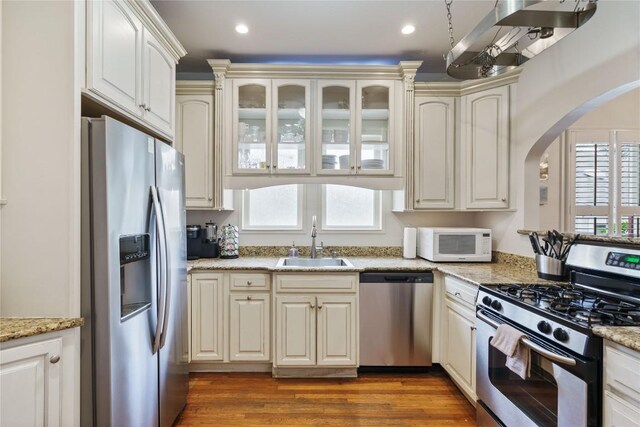 2106 Kenwood Ave, Austin, TX 78704 - kitchen with appliances with stainless steel finishes, a sink, arched walkways, plenty of natural light, and recessed lighting