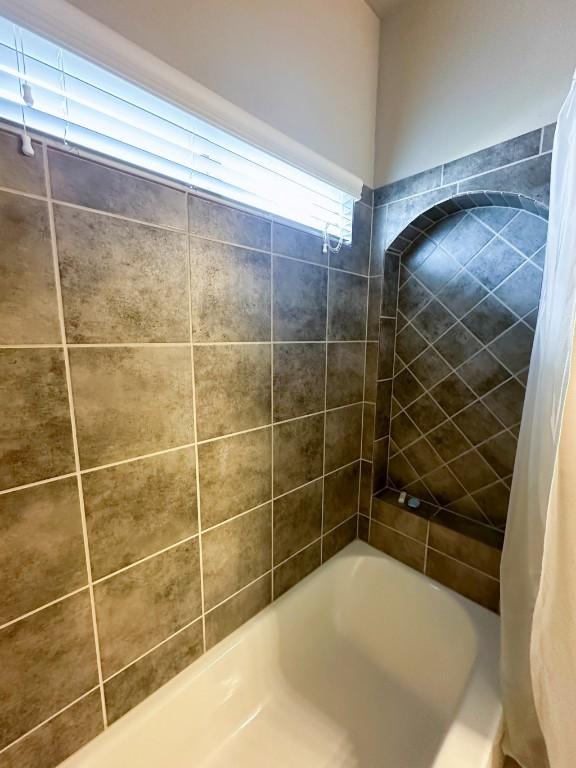 3119 Brand Iron Dr, San Marcos, TX 78666 - bathroom featuring shower / bathtub combination with curtain