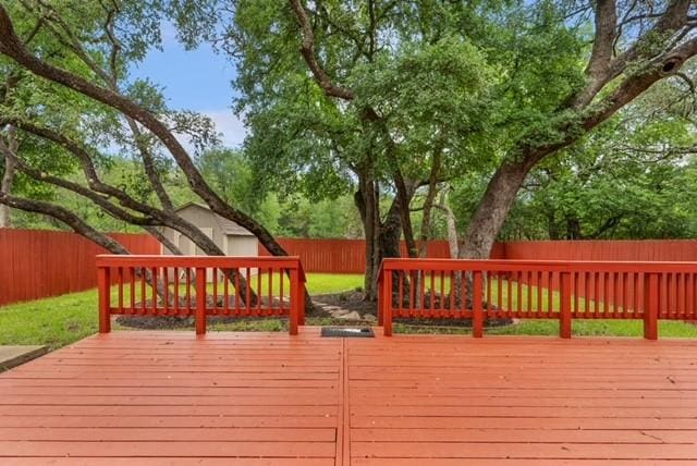 6200 La Naranja Ln, Austin, TX 78749 - deck with a fenced backyard
