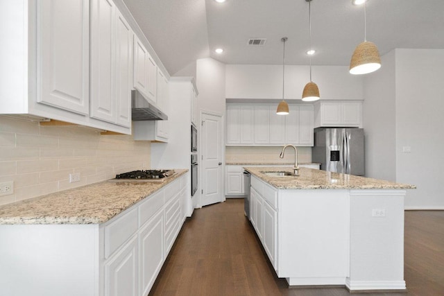 kitchen featuring appliances with stainless steel finishes, under cabinet range hood, a sink, dark wood finished floors, and recessed lighting
