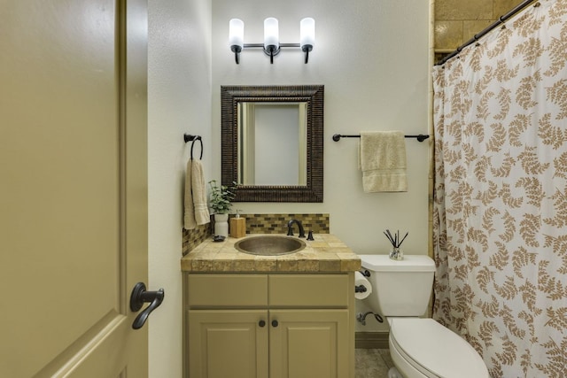 13708 Montview Dr, Austin, TX 78732 - full bath with toilet, vanity, backsplash, and curtained shower