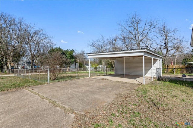 1518 S 37th St, Temple, TX 76504 - garage with a carport, driveway, and fence
